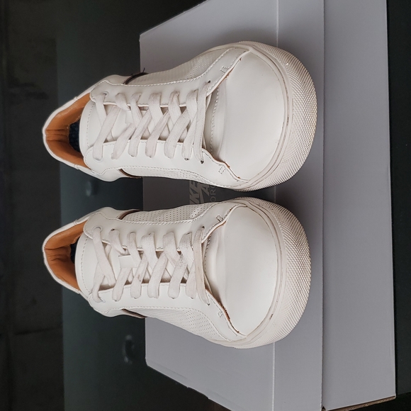 White sneakers - Picture 3 of 9